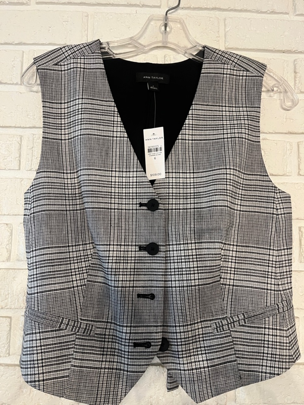 NWT Ann Taylor Plaid Vest, Size 6, perfect for layering or alone with jeans. - Picture 5 of 7